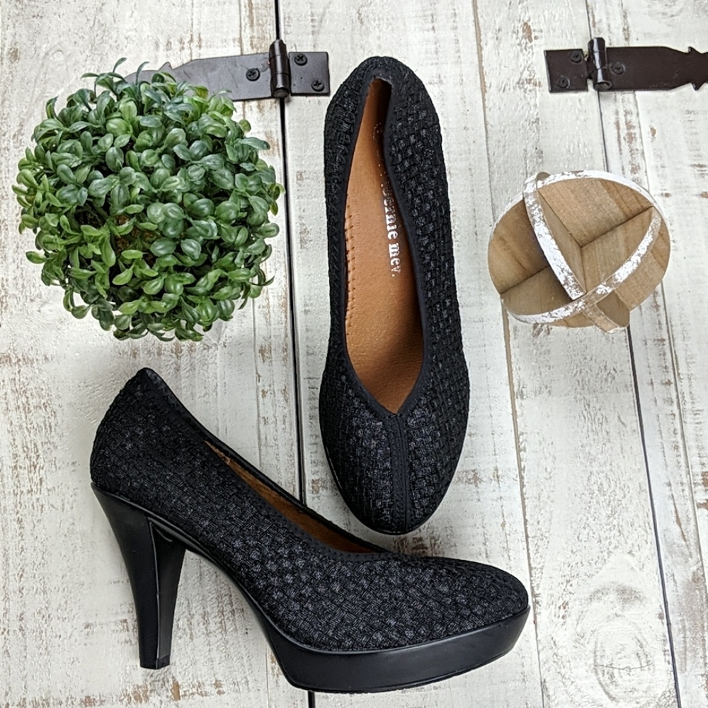 NWOT Bernie mev. heels.